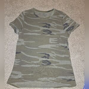 Women's Camouflage Fitted Pocket T-Shirt Size XXL